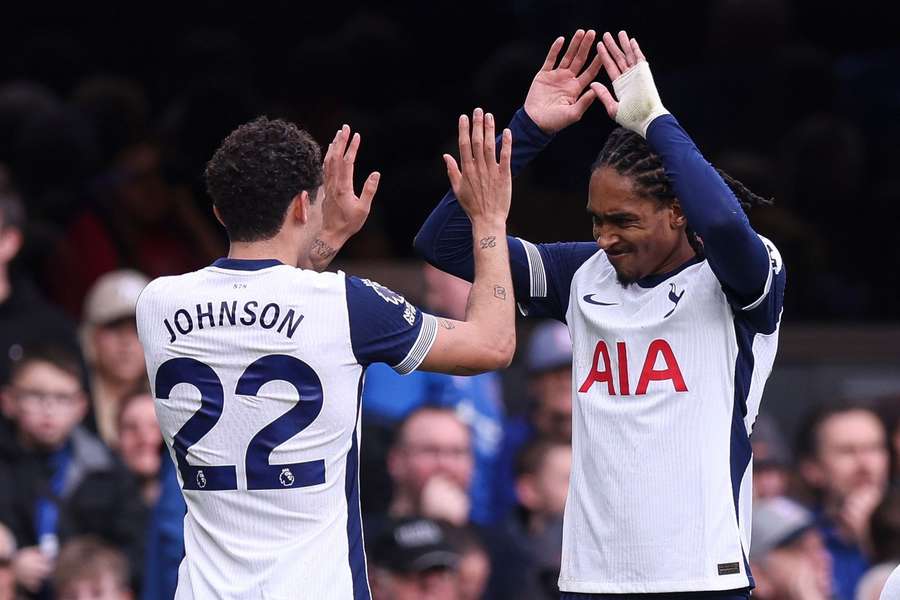 Doblete de Johnson en la victoria del Tottenham sobre el Ipswich.