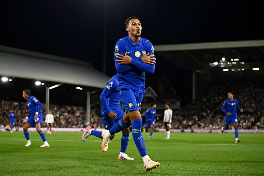Rogers pri debute pomohol gólom k výhre Chelsea. Rogers pri debute pomohol gólom k výhre Chelsea.