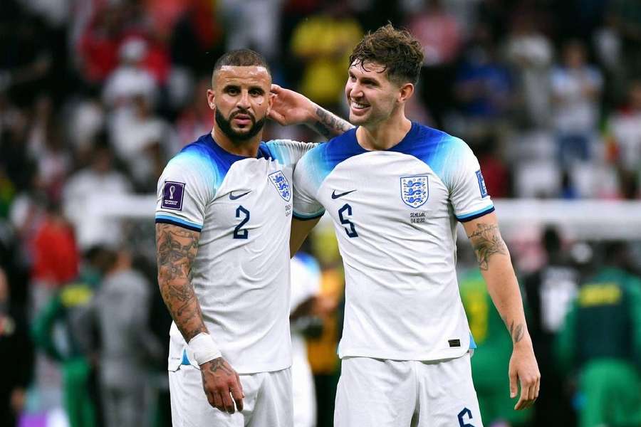 Kyle Walker et John Stones tenteront d'arrêter Kylian Mbappé.