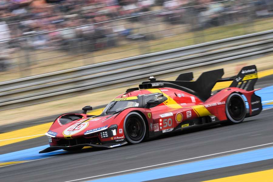 Ferrari a perdu 6 tours dans la nuit.