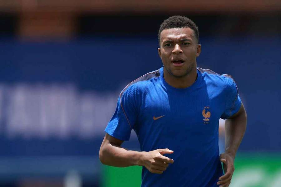 Eto'o staje w obronie Mbappe. "Jest oceniany inaczej ze względu na swoje pochodzenie" Eto'o staje w obronie Mbappe. "Jest oceniany inaczej ze względu na swoje pochodzenie"
