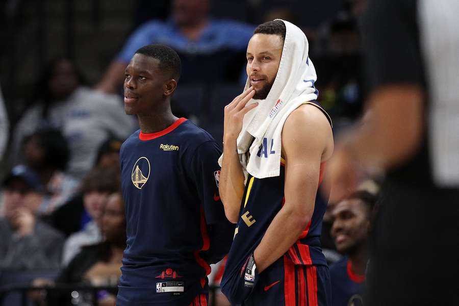 Dennis Schröder (l.) mit seinem neuen Teamkollegen Stephen Curry von den Warriors.