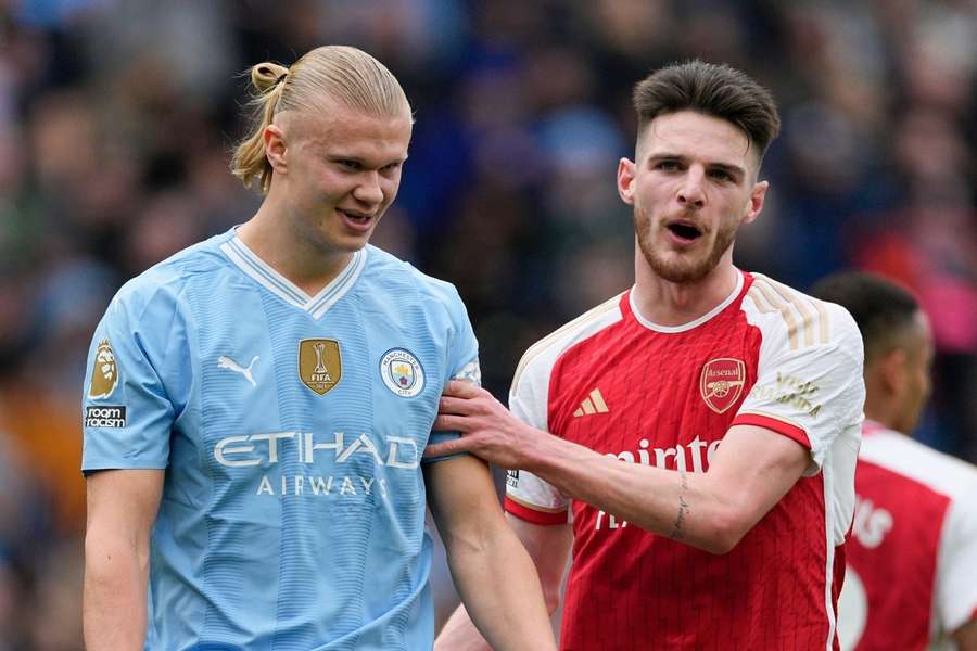 Arsenal e City lutam pelo título inglês