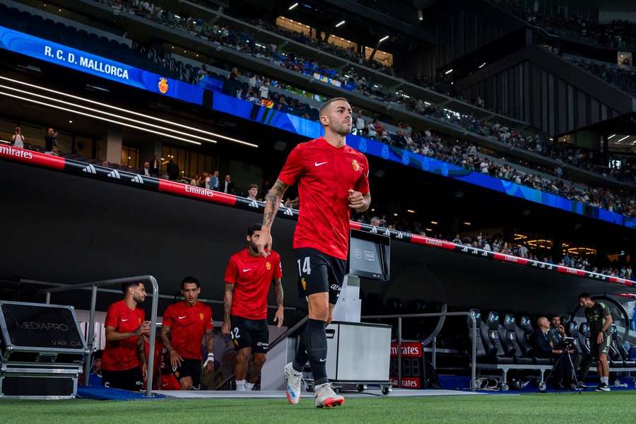Dani Rodriguez im RCD Mallorca Trikot.