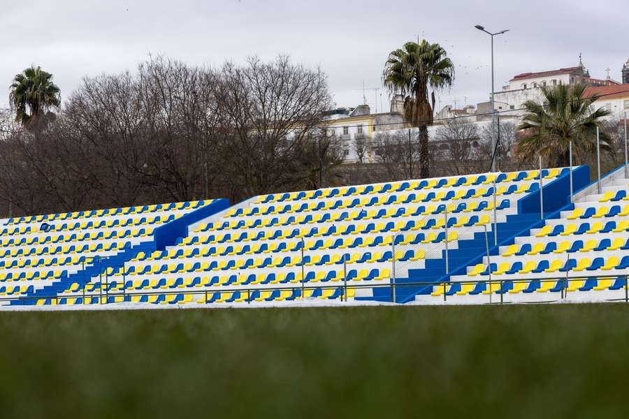 Estádio Domingos Patalino recebeu novo relvado