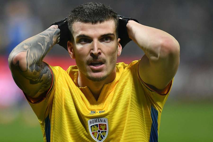 Valentin Mihăilă, în timpul duelului Bosnia - România Valentin Mihăilă, în timpul duelului Bosnia - România