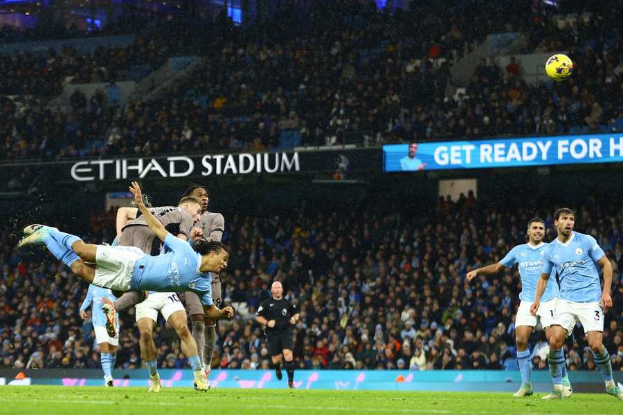 Pane defensiva do Manchester City acirra disputa na Premier League