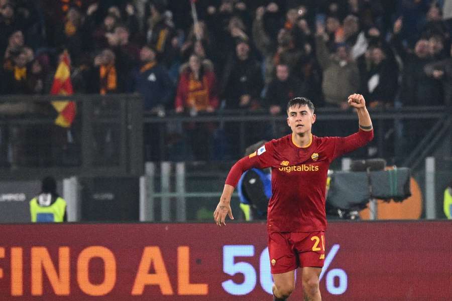 Un doblete de Dybala mantiene a la Roma en la apretada lucha por puestos Champions