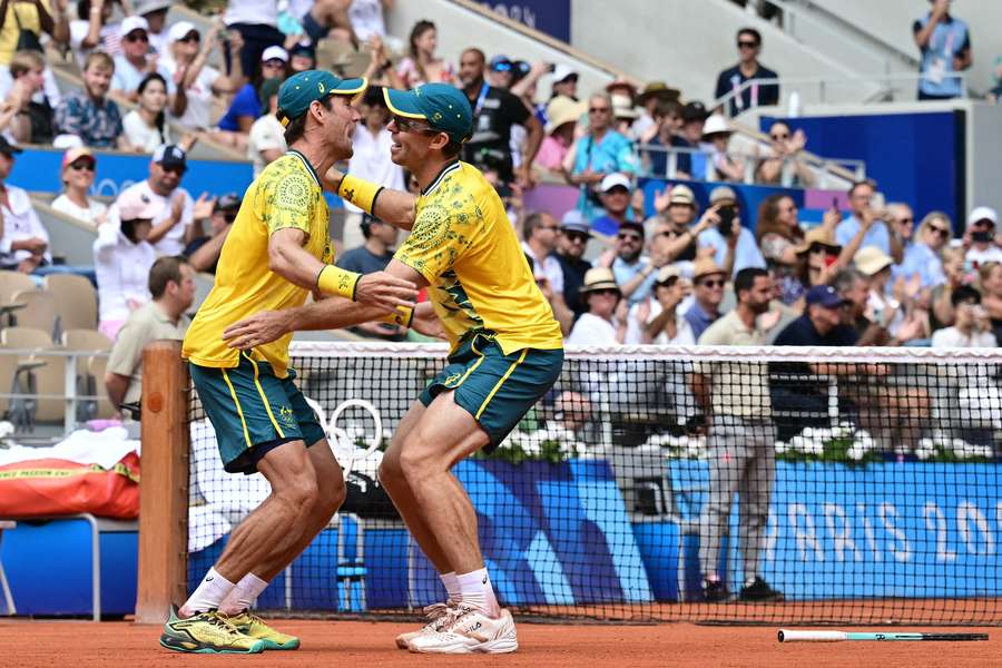 Matthew Ebden en John Peers vieren hun overwinning voor Australië