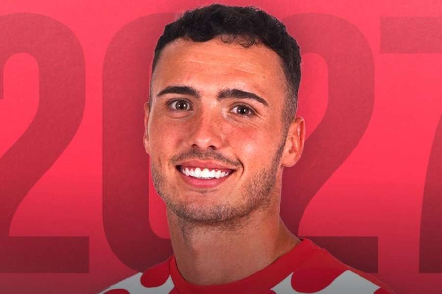 Martinez assina novo contrato com o Girona