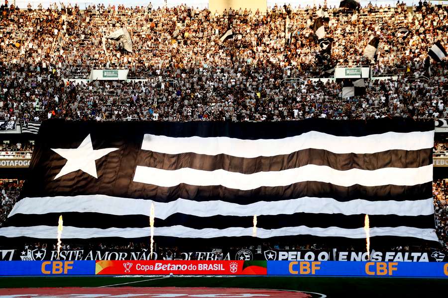 Adeptos do Botafogo no apoio à equipa