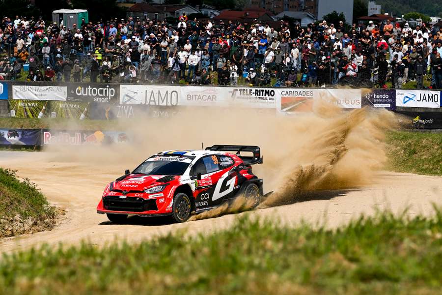 Oliver Solberg lidera Rali de Portugal