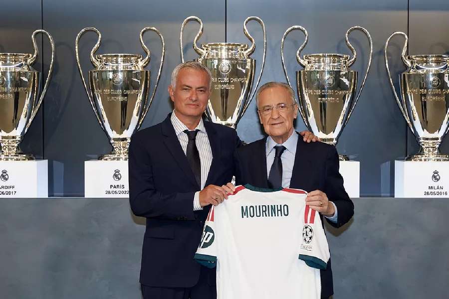 Mourinho, junto a Florentino Pérez Mourinho, junto a Florentino Pérez