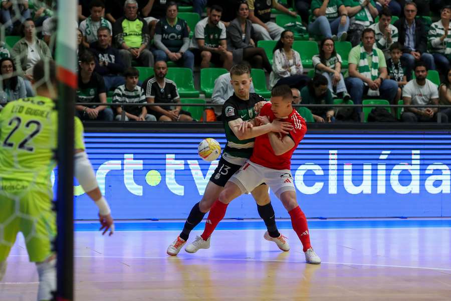 Duelo intenso no Pavilhão João Rocha