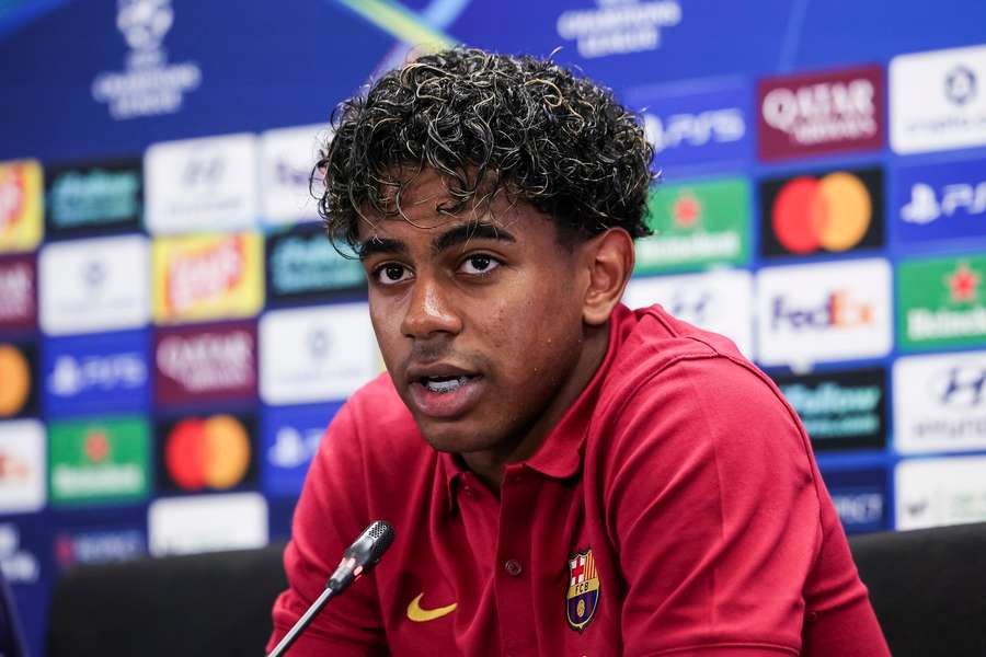 Lamine Yamal a susținut o conferință de presă înaintea duelului Barcelona - Feyenoord din prima etapă a fazei principale din Champions League Lamine Yamal a susținut o conferință de presă înaintea duelului Barcelona - Feyenoord din prima etapă a fazei principale din Champions League