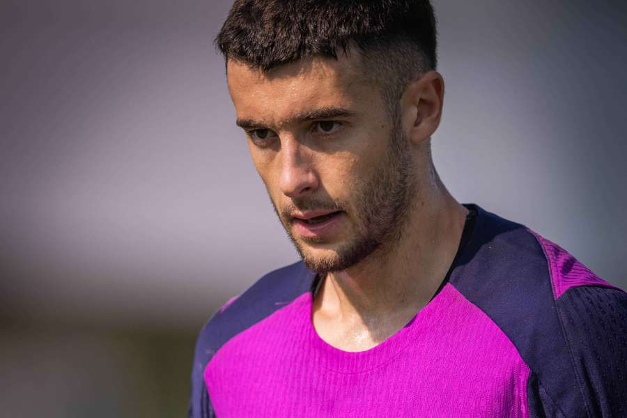 Joan García încă nu poate juca cu Barça într-un meci oficial.