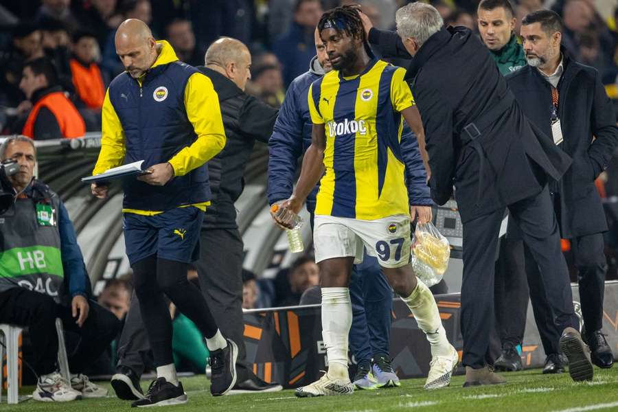 Saint-Maximin em dificuldades no Fenerbahçe
