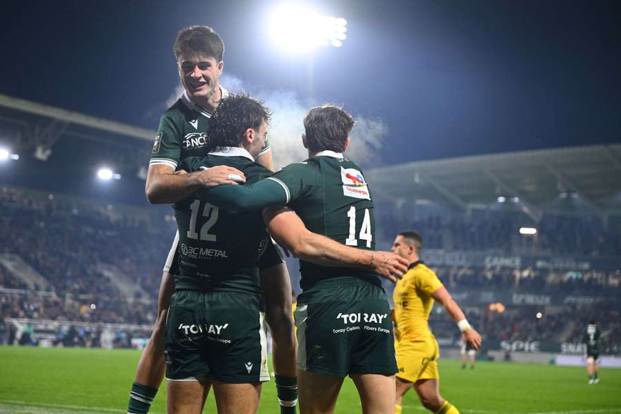Pau redevient dauphin en Top 14 après son festival offensif face à 14 Rochelais