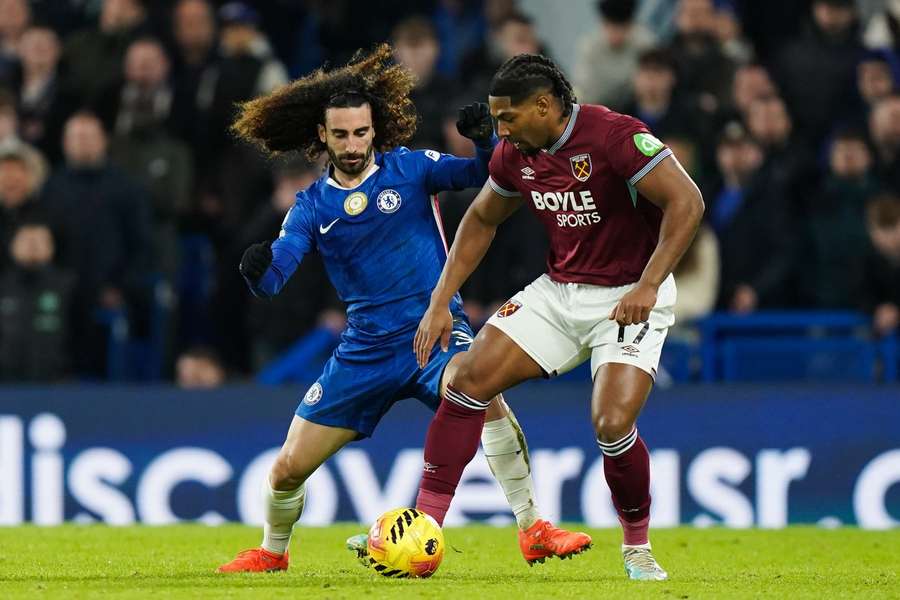 Cucurella com Adama Traoré