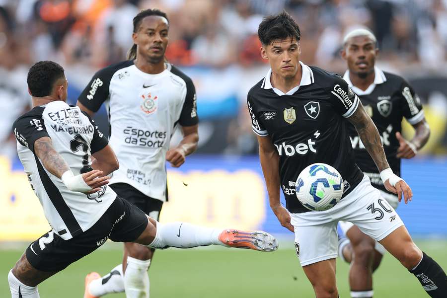 Corinthians e Botafogo fizeram um jogo eletrizante pelo Brasileirão