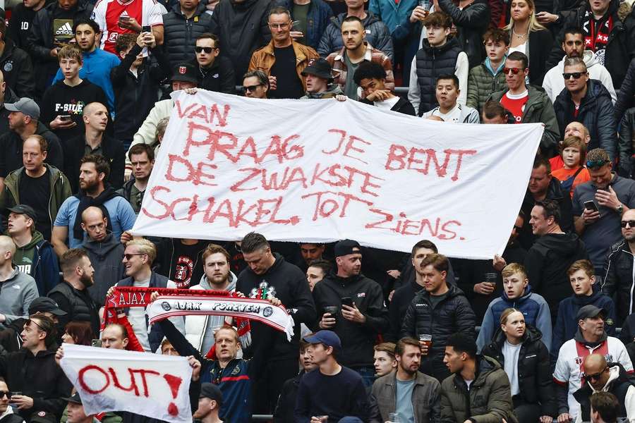 Supporters van Ajax spreken zich uit tegen Van Praag