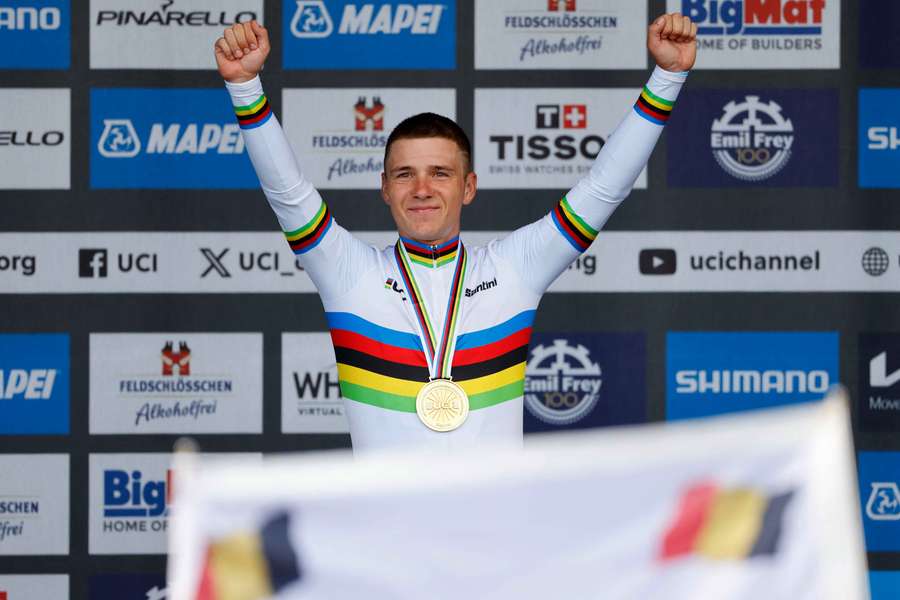 Evenepoel celebrates with his gold