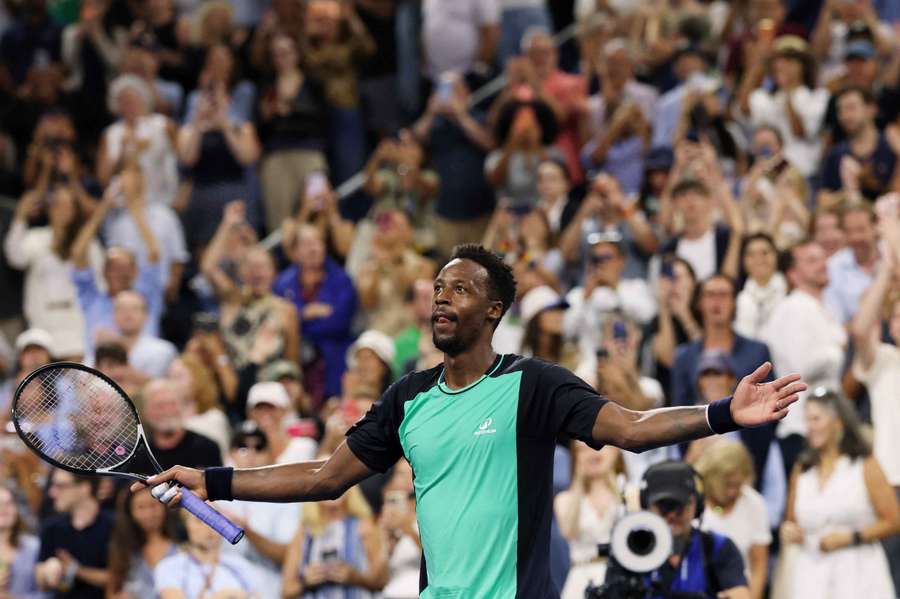 Gaël Monfils, heureux de se qualifier pour le 2nd tour. Gaël Monfils, heureux de se qualifier pour le 2nd tour.