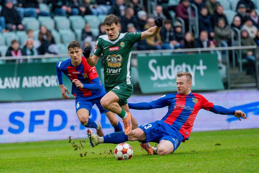 Przełamanie Śląska, ciasno za plecami Wisły. Zwycięstwo Puszczy i remis Polonii Bytom