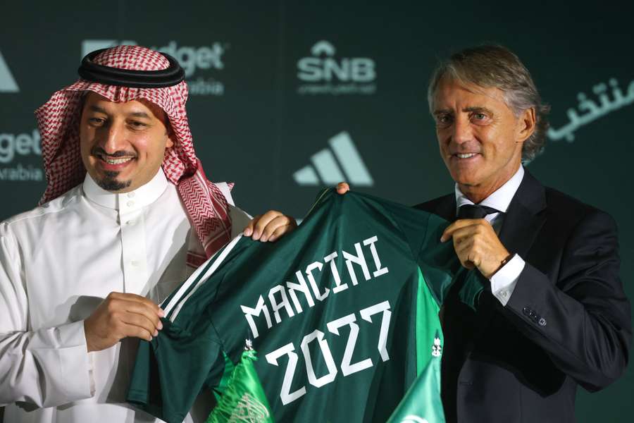 Calcio: Arabia Saudita, Mancini dirige il primo allenamento - VIDEO
