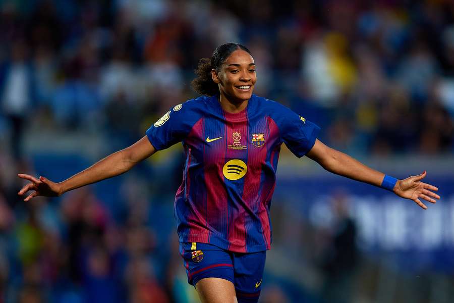 Salma Paralluelo celebra su gol en la final Salma Paralluelo celebra su gol en la final