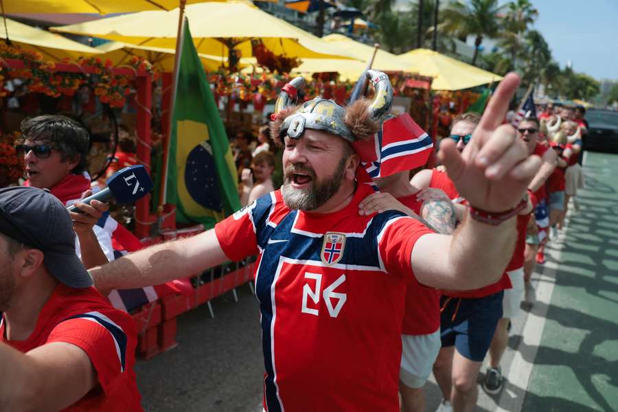 Depois de eliminar o Brasil, festa norueguesa prossegue na Copa do Mundo