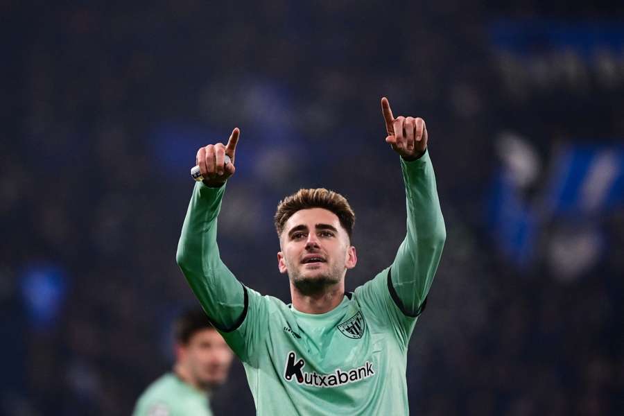 Robert Navarro celebra su gol ante la Atalanta