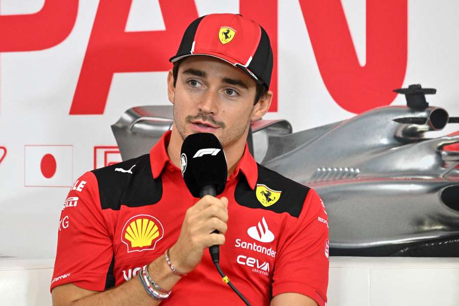 Charles Leclerc, piloto da Ferrari, na conferência de imprensa