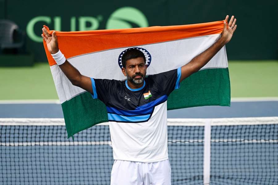 Bopanna torna-se o mais velho campeão de pares.