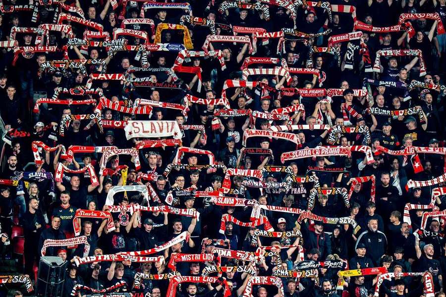 Slavii požene proti Plzni plný Eden. Slavii požene proti Plzni plný Eden.