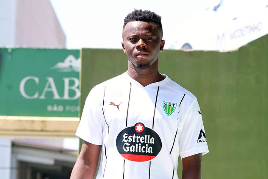 Henry Addo oficializado pelo Tondela Henry Addo oficializado pelo Tondela