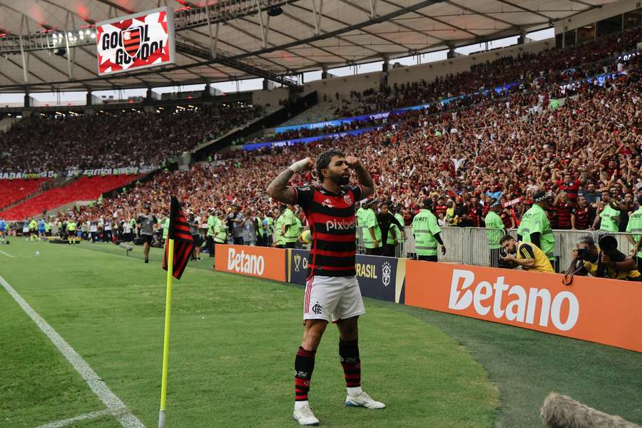 Gabriel Barbosa celebra uno de sus goles en la Copa