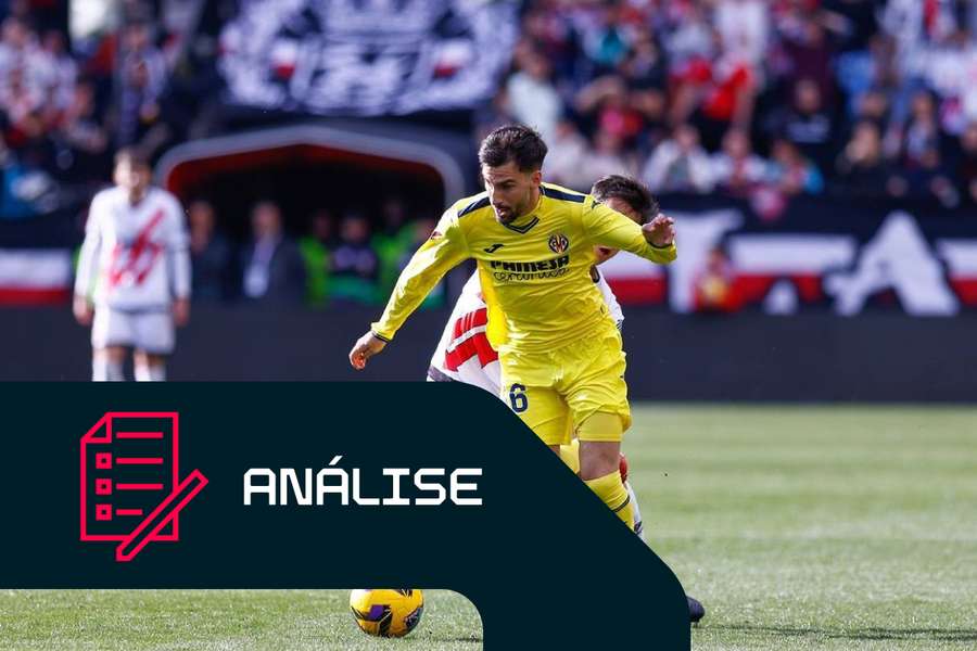 Alex Baena vence o duelo com Pedro Diaz durante o jogo contra o Rayo Vallecano