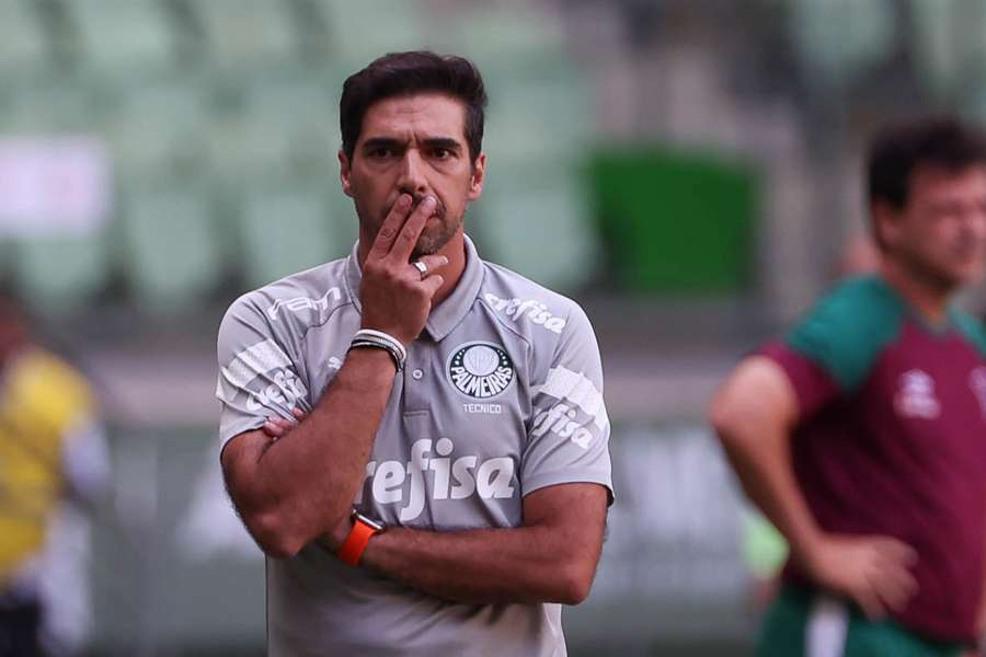 Abel Ferreira descontente com estado do relvado (sintético) do Palmeiras