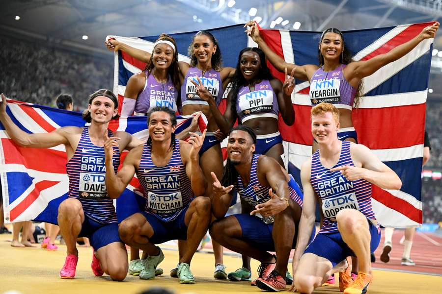 GB's men's and women's 4x400m relay teams celebrate winning bronze