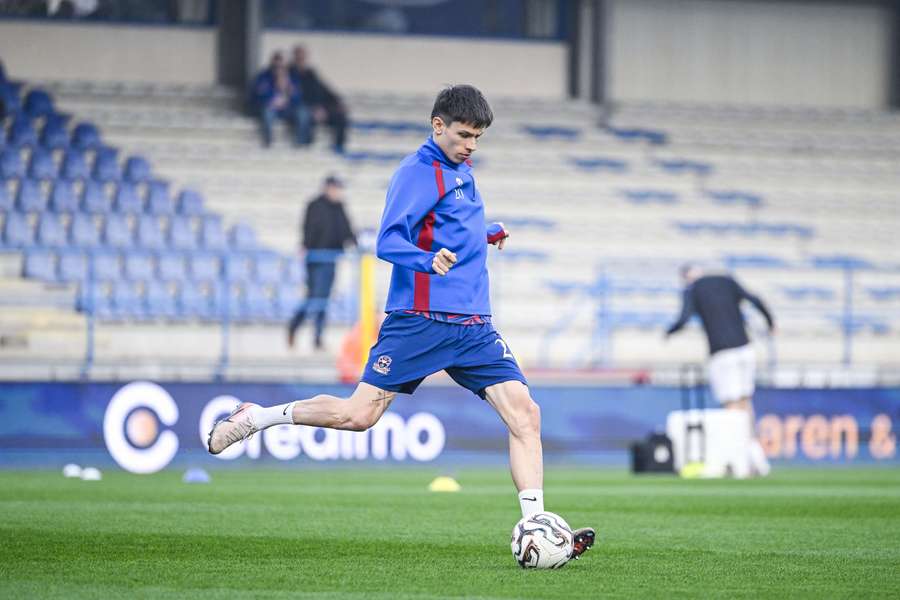 Na ďalšie minúty s loptou si bude musieť Hrnčár počkať.