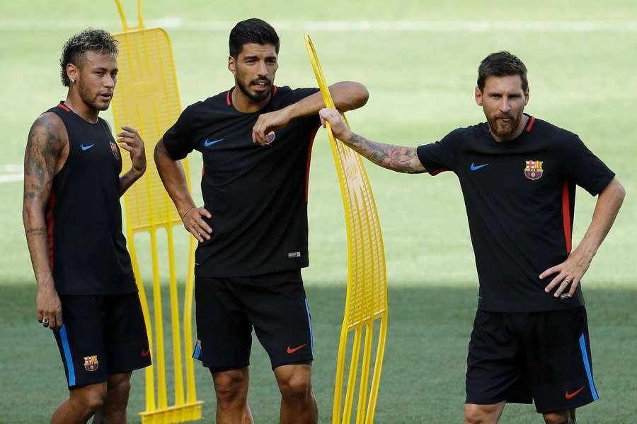 Faimosul trio MSN: Messi, Neymar, Suarez, la un antrenament al Barcelonei, în 2017 Faimosul trio MSN: Messi, Neymar, Suarez, la un antrenament al Barcelonei, în 2017