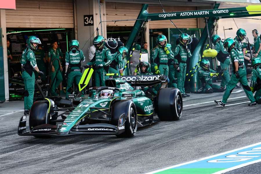 Parte del equipo de carreras de Aston Martin.