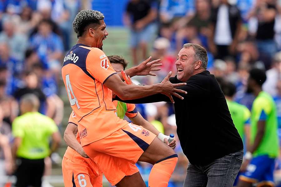 Araujo z Flickiem cieszą się z gola w meczu z Getafe.
