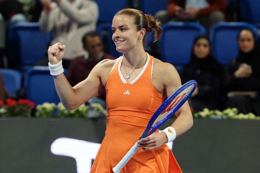 Maria Sakkari celebrates against Iga Swiatek