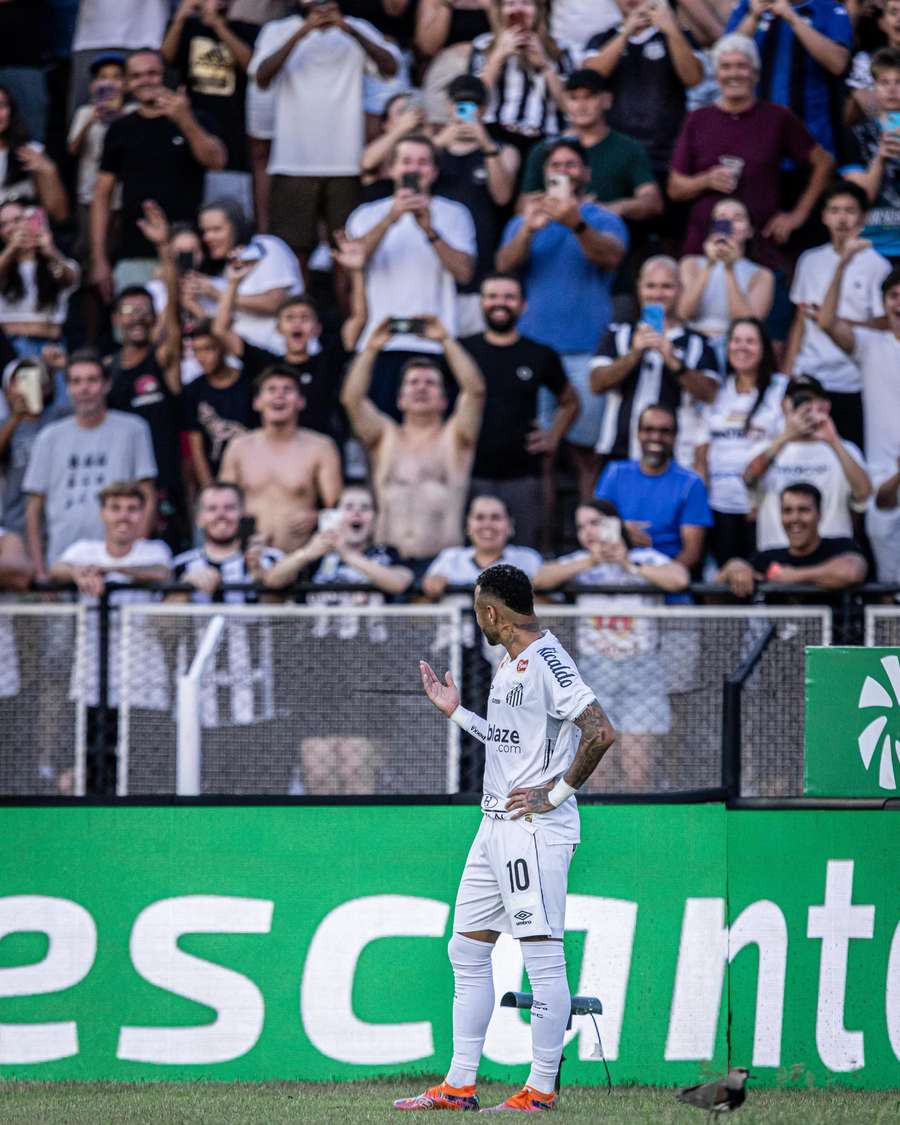 A troca de gentilezas entre Neymar e os torcedores da Inter de Limeira