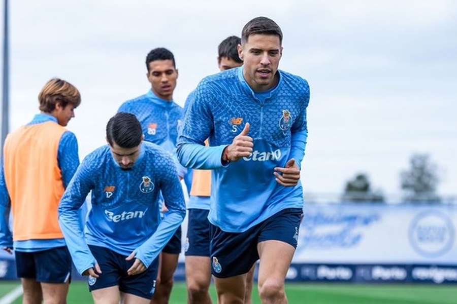Bednarek no treino do FC Porto