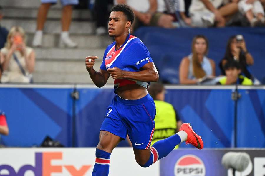 Doué sa stal hrdinom PSG. Doué sa stal hrdinom PSG.
