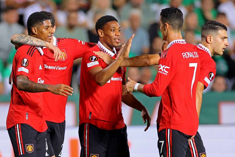 Rashford (esquerda) e Martial (centro) decidiram o jogo para o United