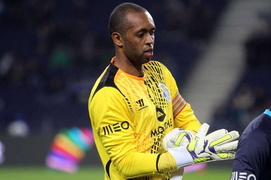 Helton fez história no Porto após deixar o Brasil